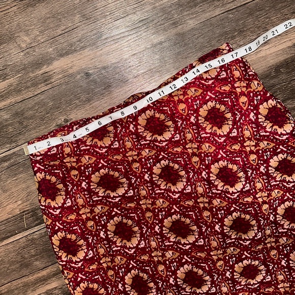 Red Pattern Flowy Maxi Skirt size 1X - Picture 4 of 6